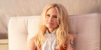 Aimee Mann lança a consoladora “I See You” do álbum ‘Queens of the Summer Hotel’