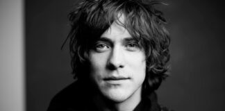 Andrew VanWyngarden, do MGMT, lança cover de “Dance Monkey” do Tones and I