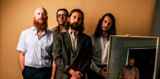 IDLES lança videoclipe de “Car Crash” com perseguições cinematográficas