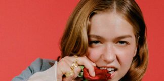 9 discos para ouvir hoje: Snail Mail, ABBA, Aimee Mann, Hana Vu, HARD FEELINGS e mais