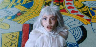 Grimes encara batalhas para libertar-se no videoclipe de “Player of Games”