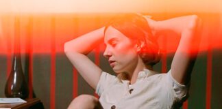 Maya Hawke, atriz da série ‘Stranger Things’, retorna com o single “Blue Hippo”