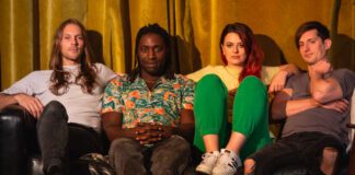 Bloc Party estimula uma luta de boxe feminino no videoclipe de “The Girls Are Fighting”