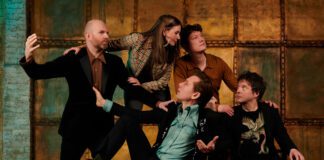 Franz Ferdinand revela “Curious”, faixa inédita da coletânea ‘Hits To The Head’