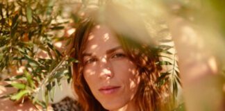 Melody’s Echo Chamber anuncia o álbum ‘Emotional Eternal’ com o single “Looking Backward”