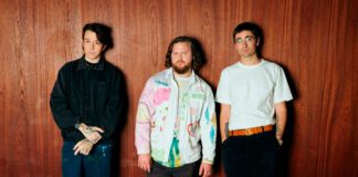 Alt-J reconta a morte por overdose de John Belushi no single “The Actor”
