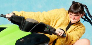 BENEE anuncia o EP ‘Lychee’ com o encantador single “Beach Boy”