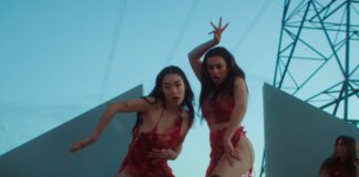Charli XCX e Rina Sawayama lançam videoclipe para a parceria “Beg For You’