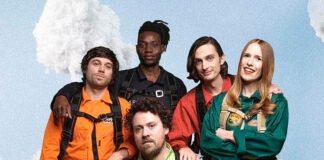 Metronomy é um grupo de paraquedistas no divertido videoclipe “Right on time”