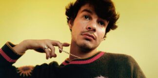 Rex Orange County lança “AMAZING”, um single para os amantes