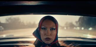 SASAMI busca a paz com outra versão dela no videoclipe de “Make It Right”