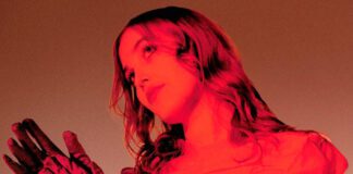 Hatchie canta um relacionamento tumultuado no single “Lights On”