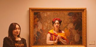 mxmtoon lança videoclipe fantasioso e artístico de “mona lisa”