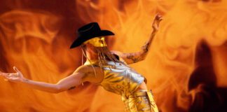 Orville Peck lança segunda parte do álbum ‘Bronco’ e videoclipe de “The Curse of the Blackened Eye”
