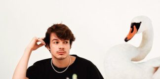 Rex Orange County e Tyler, the Creator encontram-se na faixa “OPEN A WINDOW”