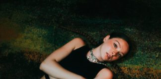 Holly Humberstone lança o single “Sleep Tight”, segunda parceria com Matty Healy do The 1975