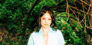 Angel Olsen regrava a faixa “Greenville” de Lucinda Williams
