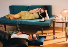 She & Him lança cover de “‘Til I Die”, clássico do Beach Boys, para divulgar álbum