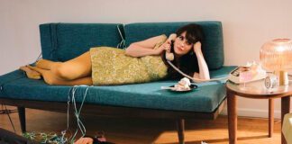 She & Him lança cover de “‘Til I Die”, clássico do Beach Boys, para divulgar álbum