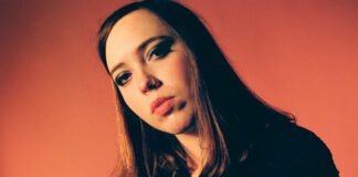 Soccer Mommy contrasta melancolia e magia no single “newdemo”