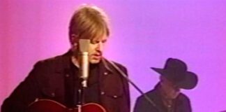 Spoon inspira-se num show de variedades dos anos 70 no clipe de “My Babe”