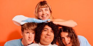Beach Bunny completa saga espacial com o videoclipe de “Weeds”