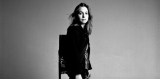 Julien Baker lança o EP ‘B-Sides’ com descartes do álbum ‘Little Oblivions’