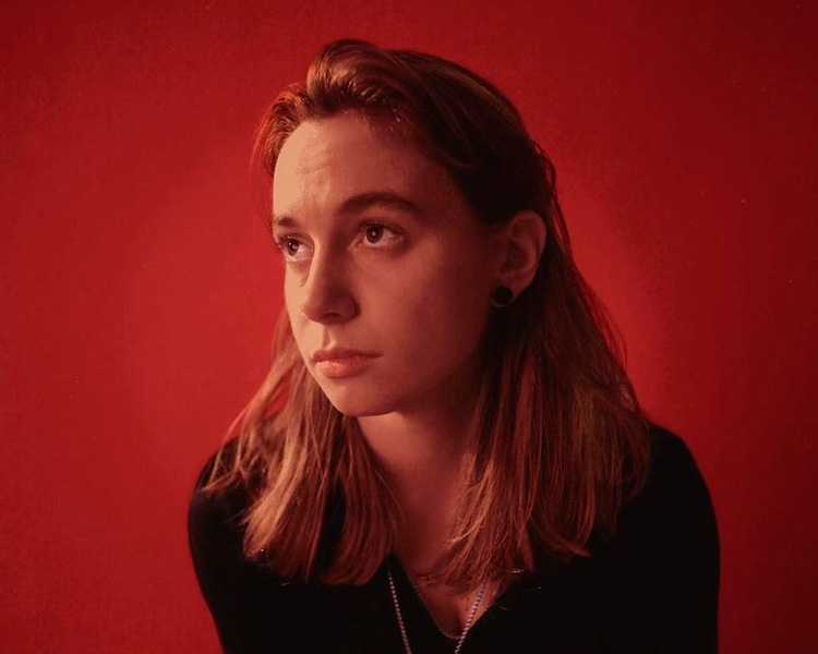 Julien Baker lan a a faixa