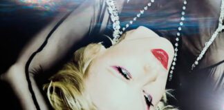 Kylie Minogue é puro brilho em cena no videoclipe de “Miss a Thing”