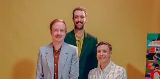 Two Door Cinema Club lança o single “Lucky” do álbum ‘Keep On Smiling’