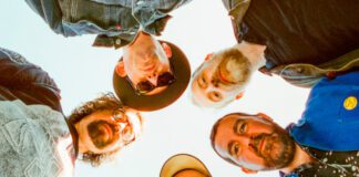 Hot Chip soa de Beastie Boys a The White Stripes na faixa ‘Freakout/Release’