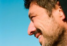 Marcus Mumford lança “Better Off High”, single do álbum de estreia solo ‘(self-titled)’