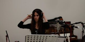 PJ Harvey e Tim Phillips lançam cover de Leonard Cohen para série da Apple TV+