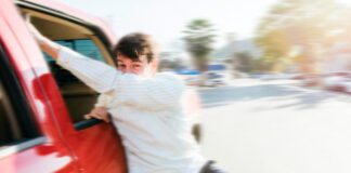 Rex Orange County lança “THREAT”, a primeira novidade desde o álbum ‘WHO CARES?’