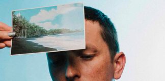 Totally Enormous Extinct Dinosaurs lança o single “Never Seen You Dance”