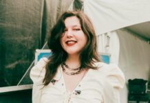 Lucy Dacus lança covers de “Home Again” e “It’s Too Late”, clássicos de Carole King
