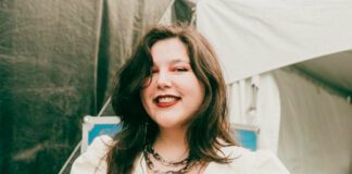 Lucy Dacus lança covers de “Home Again” e “It’s Too Late”, clássicos de Carole King