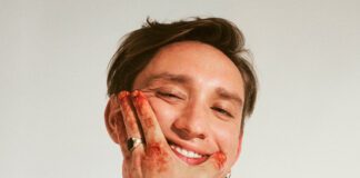 9 discos para ouvir hoje: Oliver Sim, Santigold, Jockstrap, Sudan Archives, HOAX e mais