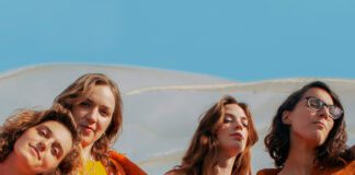 The Big Moon lança o single “Trouble” do álbum ‘Here Is Everything’
