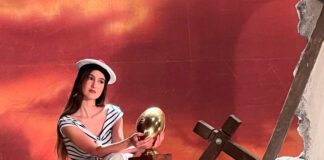 Weyes Blood em um grande ato final no videoclipe de “It’s Not Just Me, It’s Everybody”