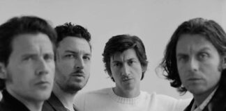 Arctic Monkeys ajusta funky e nostalgia no single “I Ain’t Quite Where I Think I Am”