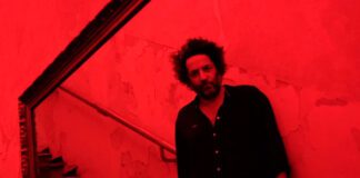 Destroyer lança o single “Somnambulist Blues” com Sandro Perri