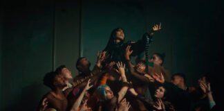 Rina Sawayama lança videoclipe caótico para a temporada de Halloween de “Frankenstein”