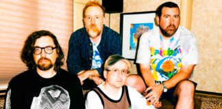 Hot Chip é uma boy band de androides no videoclipe de “Broken”