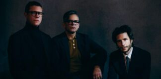 Interpol revela um sonho febril no videoclipe de “Passenger”