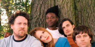 Metronomy lança edição especial do álbum ‘Small World’ com amigos