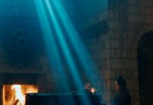 Zola Jesus lança o filme ‘Alive in Cappadocia’, gravado em uma capela antiga, e anuncia EP