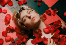 Caroline Rose anuncia o álbum ‘The Art of Forgetting’ com o single “Miami”