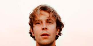 Tom Odell e AURORA encontram-se no delicado single “Butterflies”