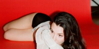 Alex Winston lança EP com covers de Charli XCX, Magnetic Fields, Mac DeMarco e mais